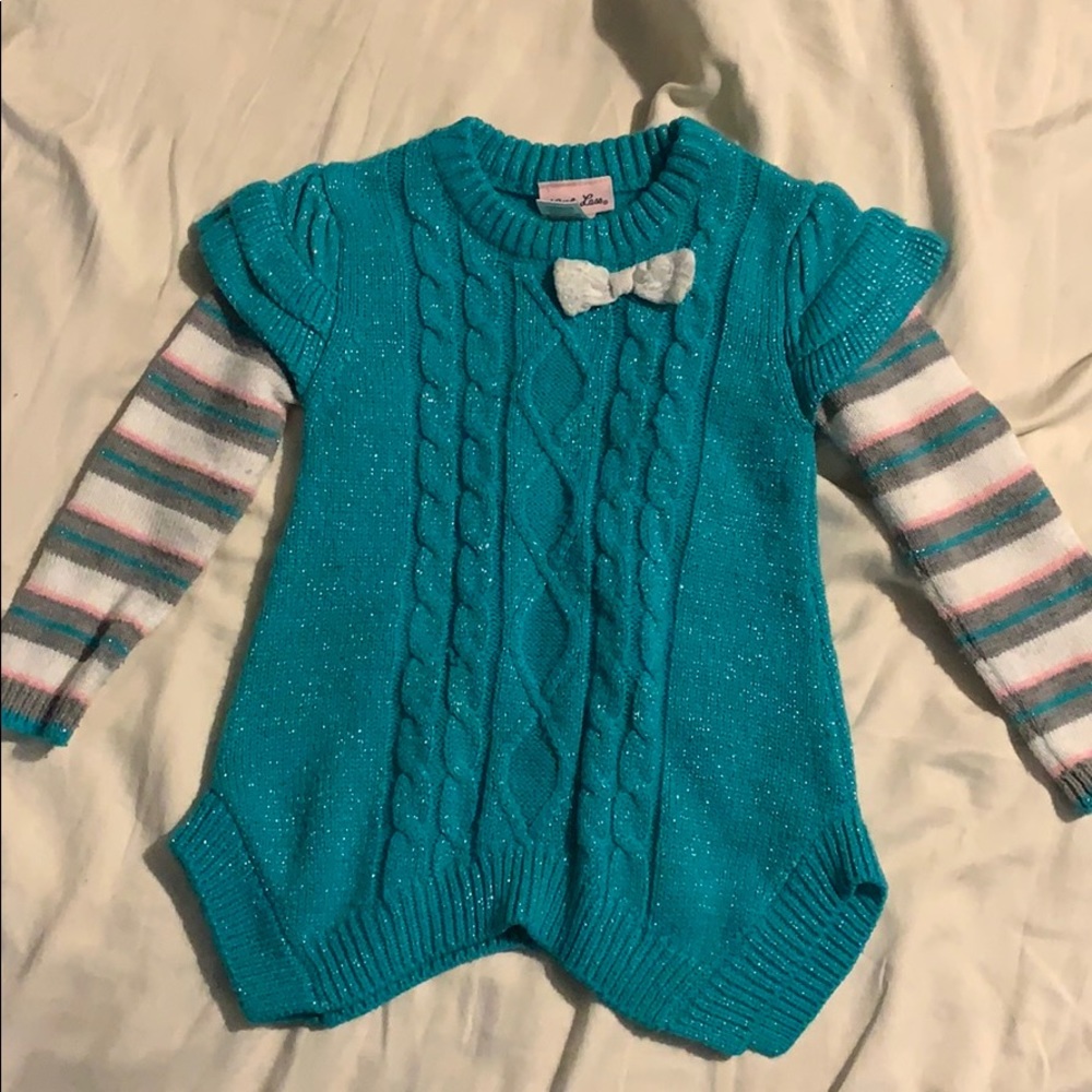 Gently worn sweater top!